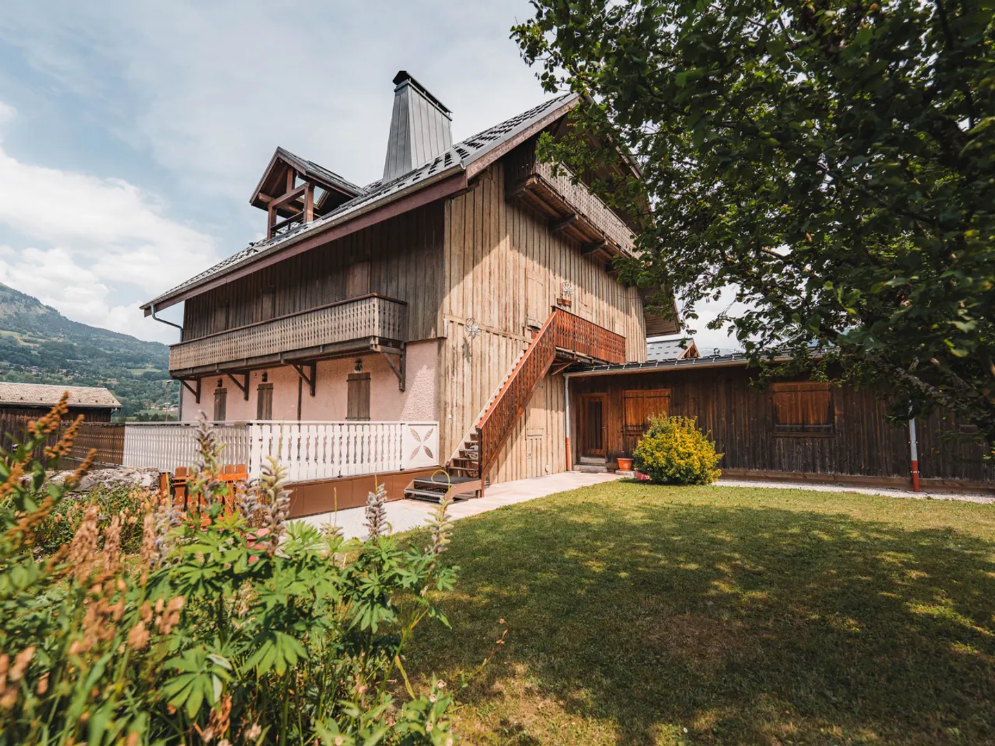 Joli appartement situé au coeur de Morillon proche du départ SKI et du village.