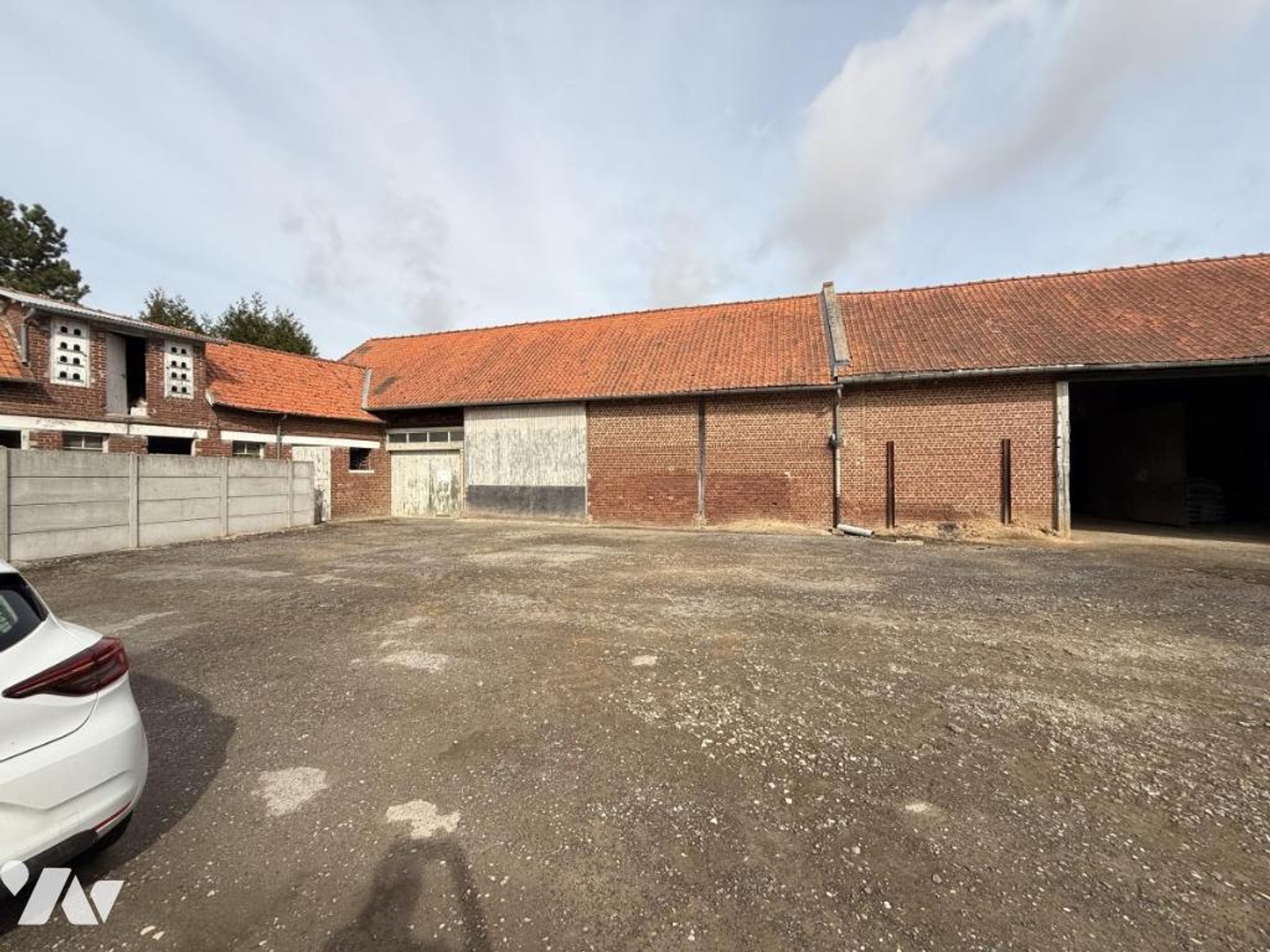 Local 995 m²