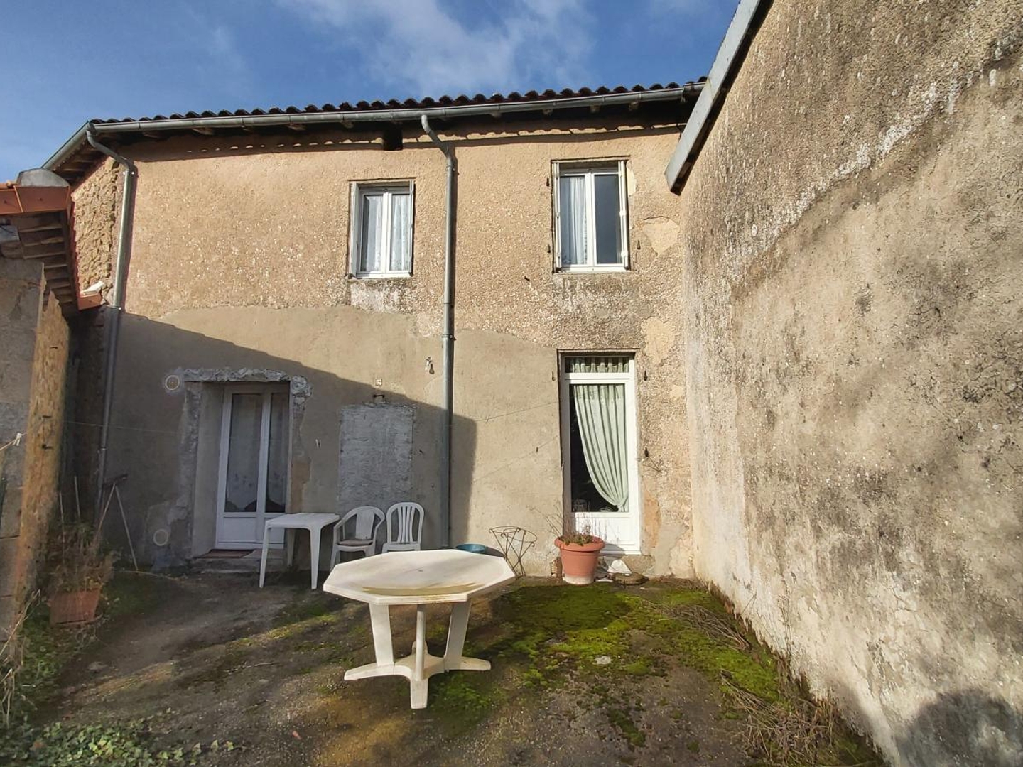 Maison à vendre - 5 pièces - 77m2 - Piégut-Pluviers (24360)