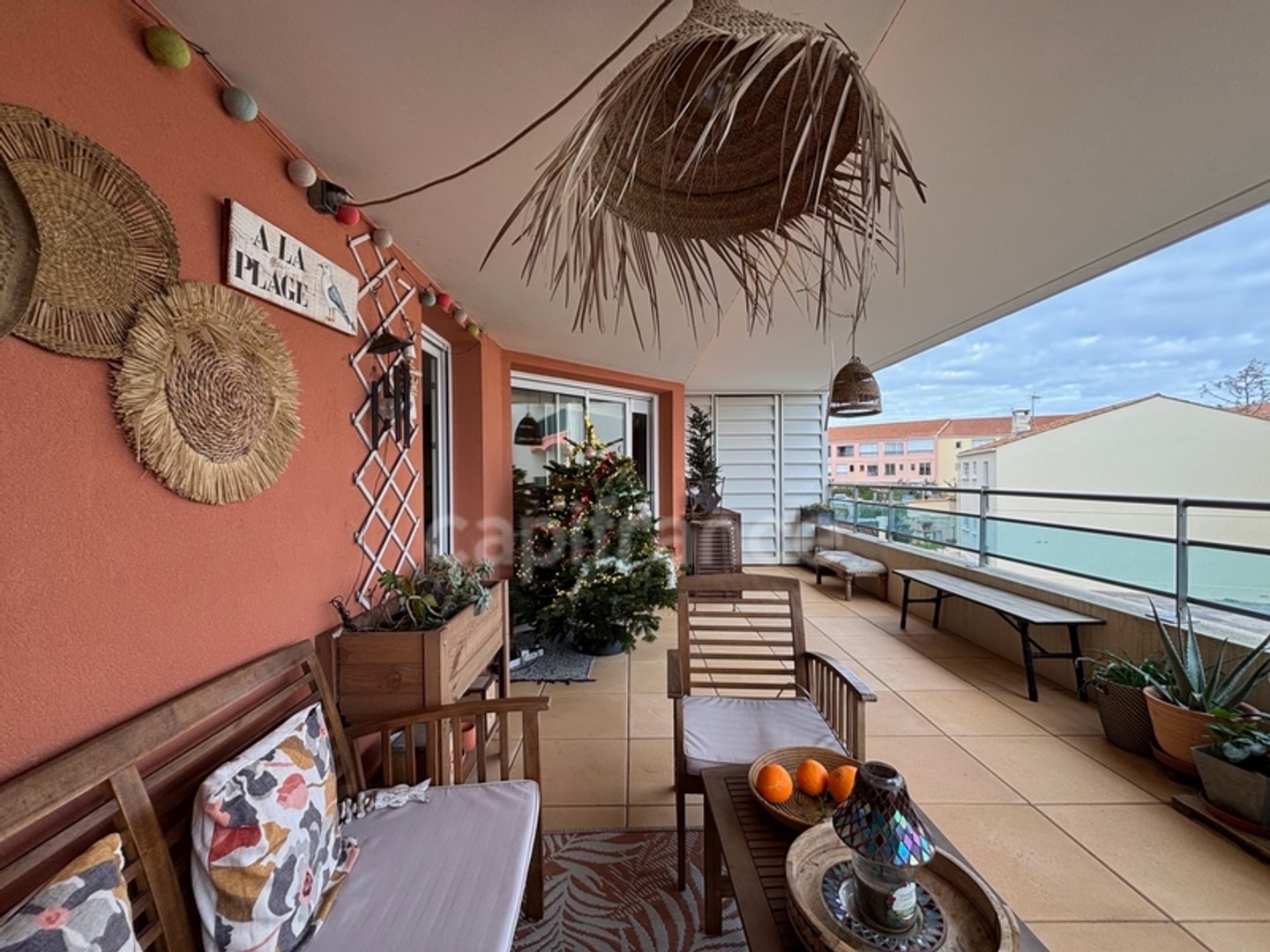 MÈZE(34), À VENDRE T4 SURFACE 94 m2 , VUE ÉTANG DE THAU, BOX FERMÉ, PROCHE PORT ET COMMERCES
