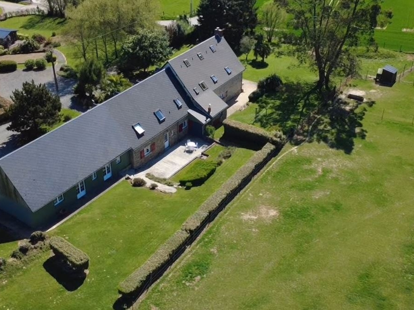 Maison à vendre - 16 pièces - 308m2 - Isigny-Le-Buat (50540)