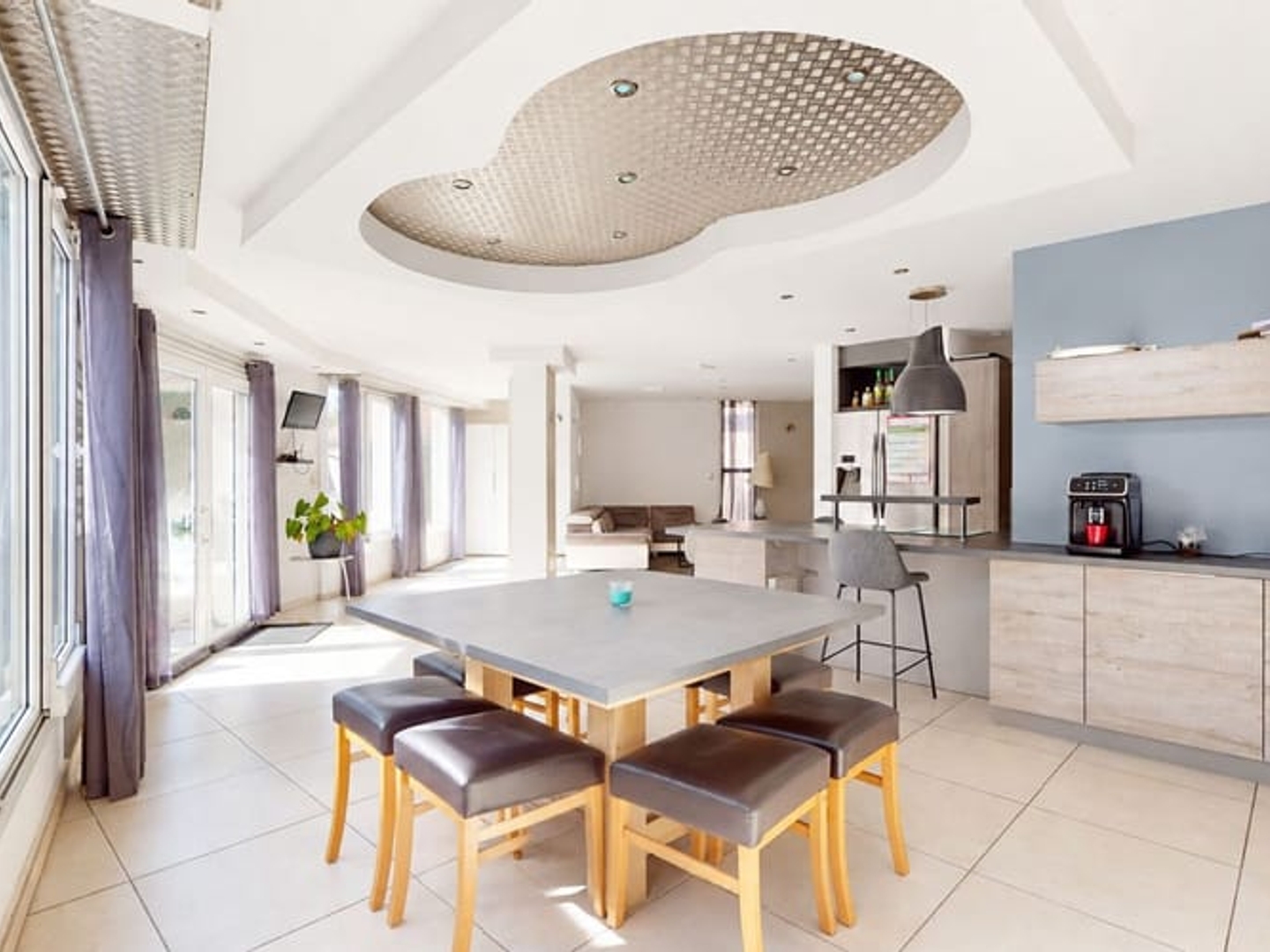 Maison à vendre - 7 pièces - 264m2 - Chavanoz (38230)