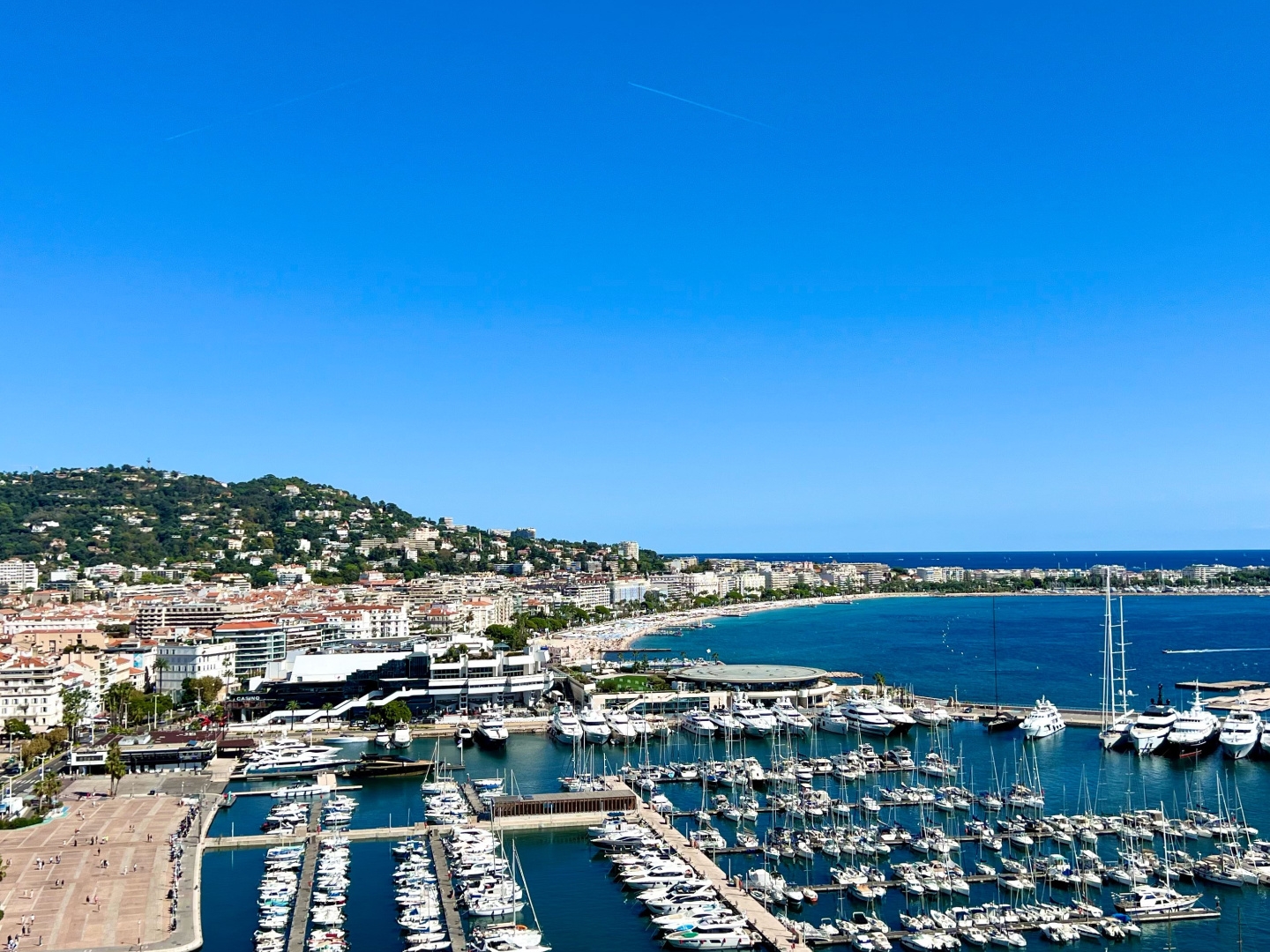 CANNES BANANE CENTRE PROCHE CROISETTE MURS COMMERCIAUX 130M2 2 APPARTEMENT T2 LIBRE