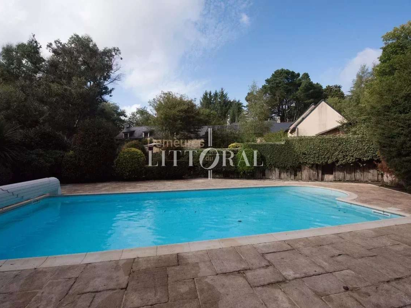 Maison 10 pièces 332 m²