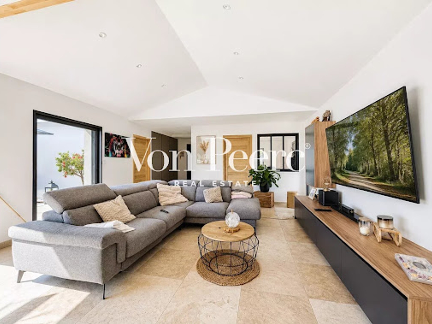 Maison à vendre - 8 pièces - 245m2 - Mollégès (13940)
