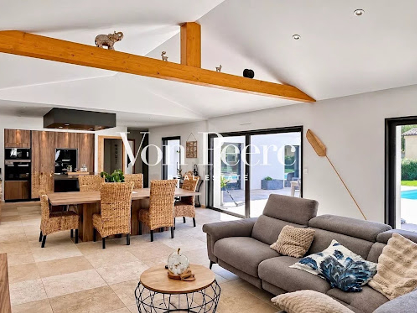 Maison à vendre - 8 pièces - 245m2 - Mollégès (13940)