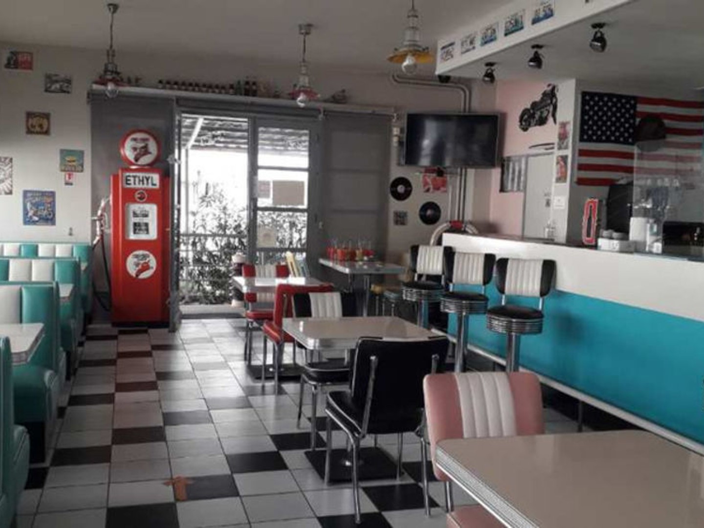 BAR RESTAURANT