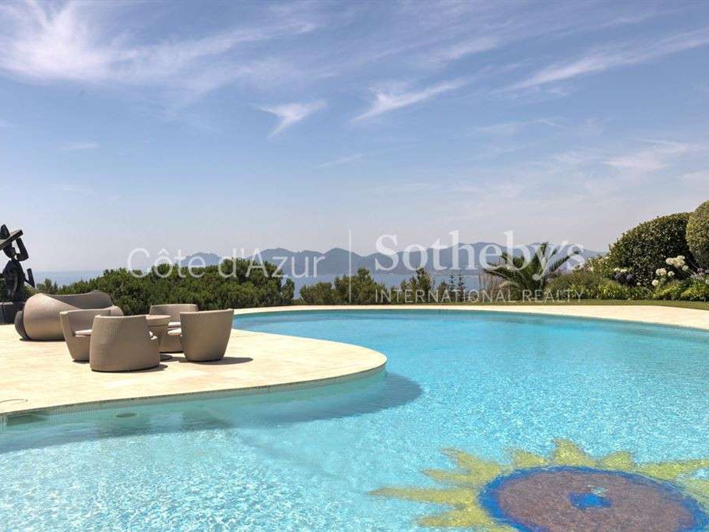 Maison 10 pièces 826 m²