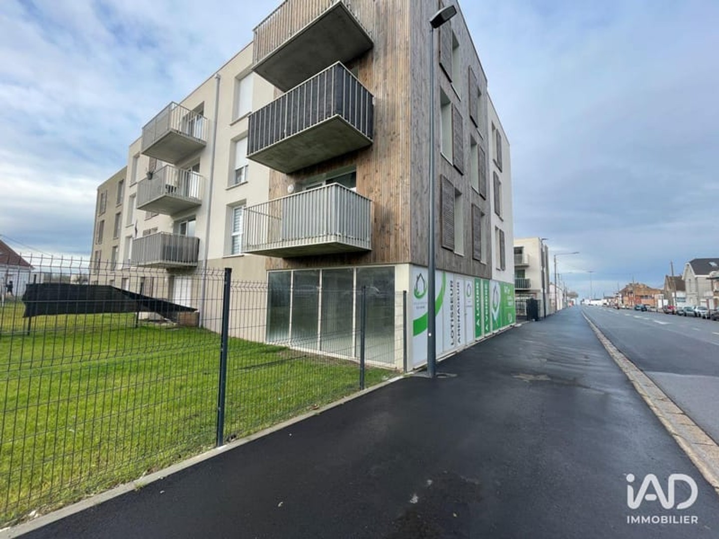 Immeuble commercial 145 m²