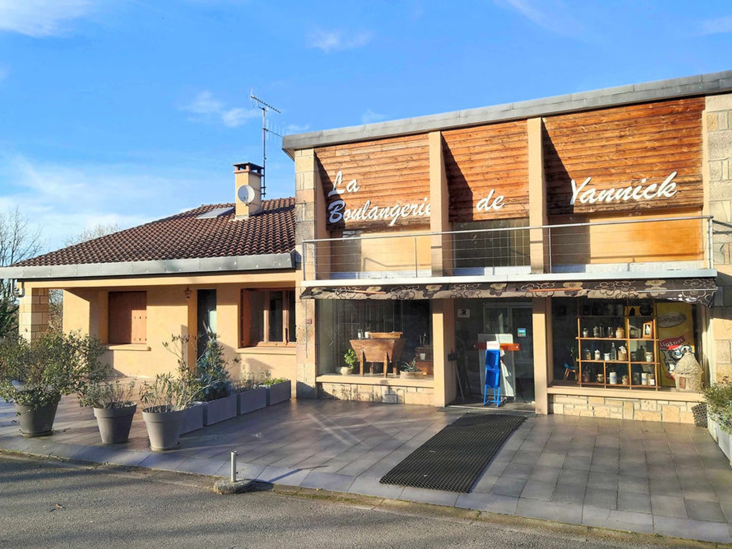 MAISON 270 M2 AVEC APPARTEMENT 91 M2 ET LOCAL PROFESSIONNEL 179 M2