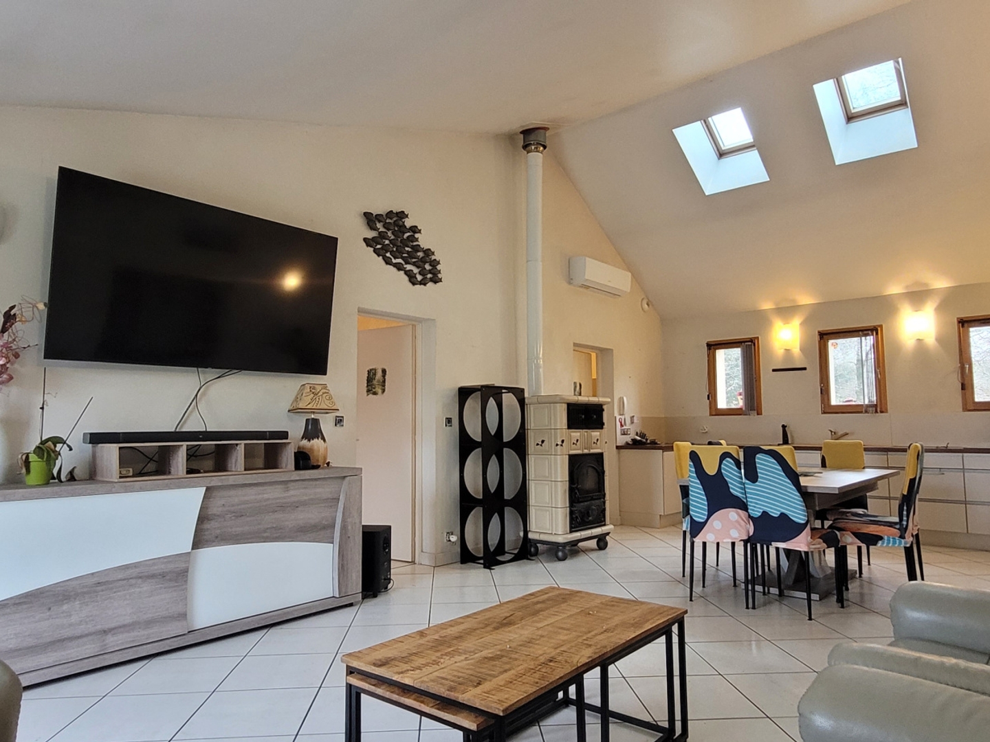 Maison de plain-pied de 105 m2 récente avec grand terrain arboré