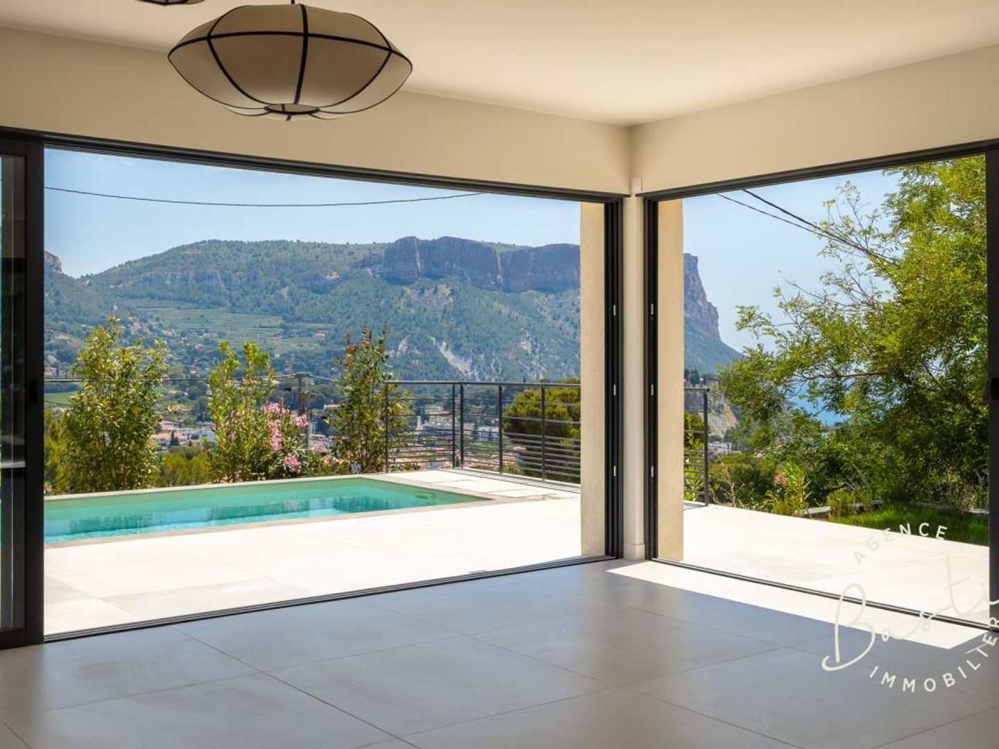 Vends villa - 150 m² - 6 pièces, 5 chambres - Cassis 13260