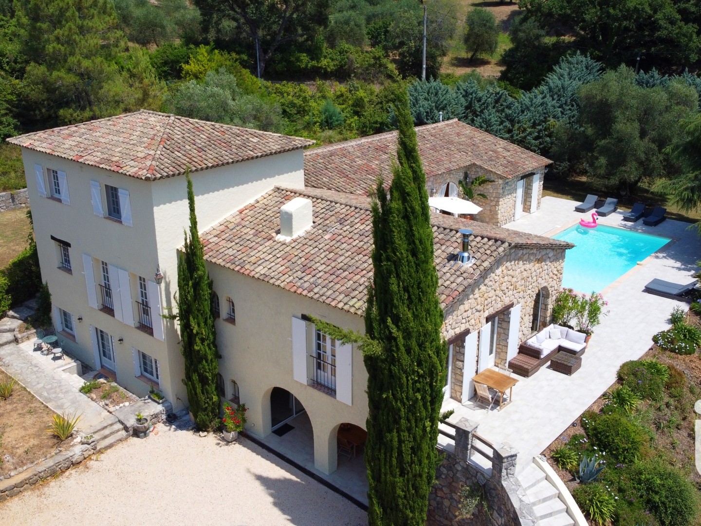 Maison 9 pièces 345 m²
