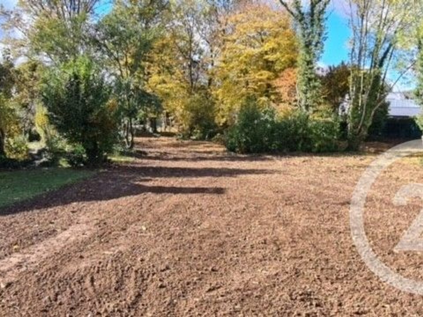 Terrain 703 m²