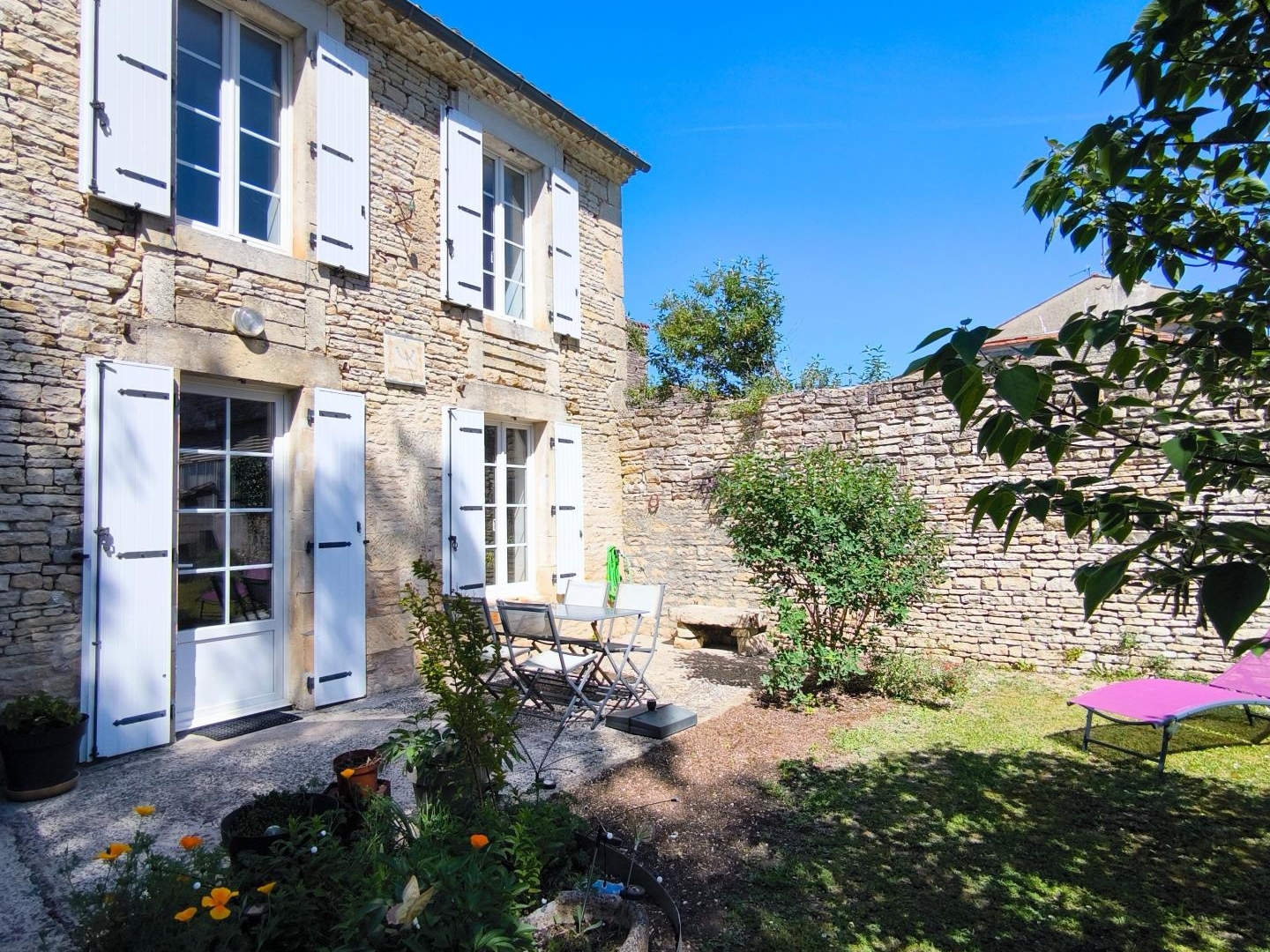 Maison de village en pierre Charme, authenticité et volumes