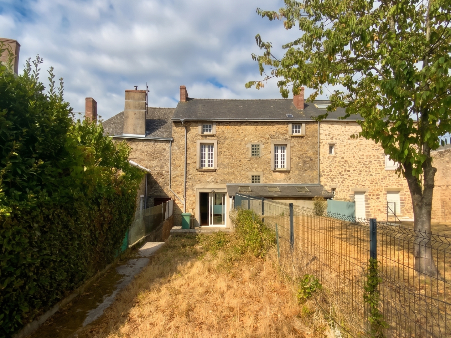 Maison 130 m² à rénover avec terrain constructible et divisible