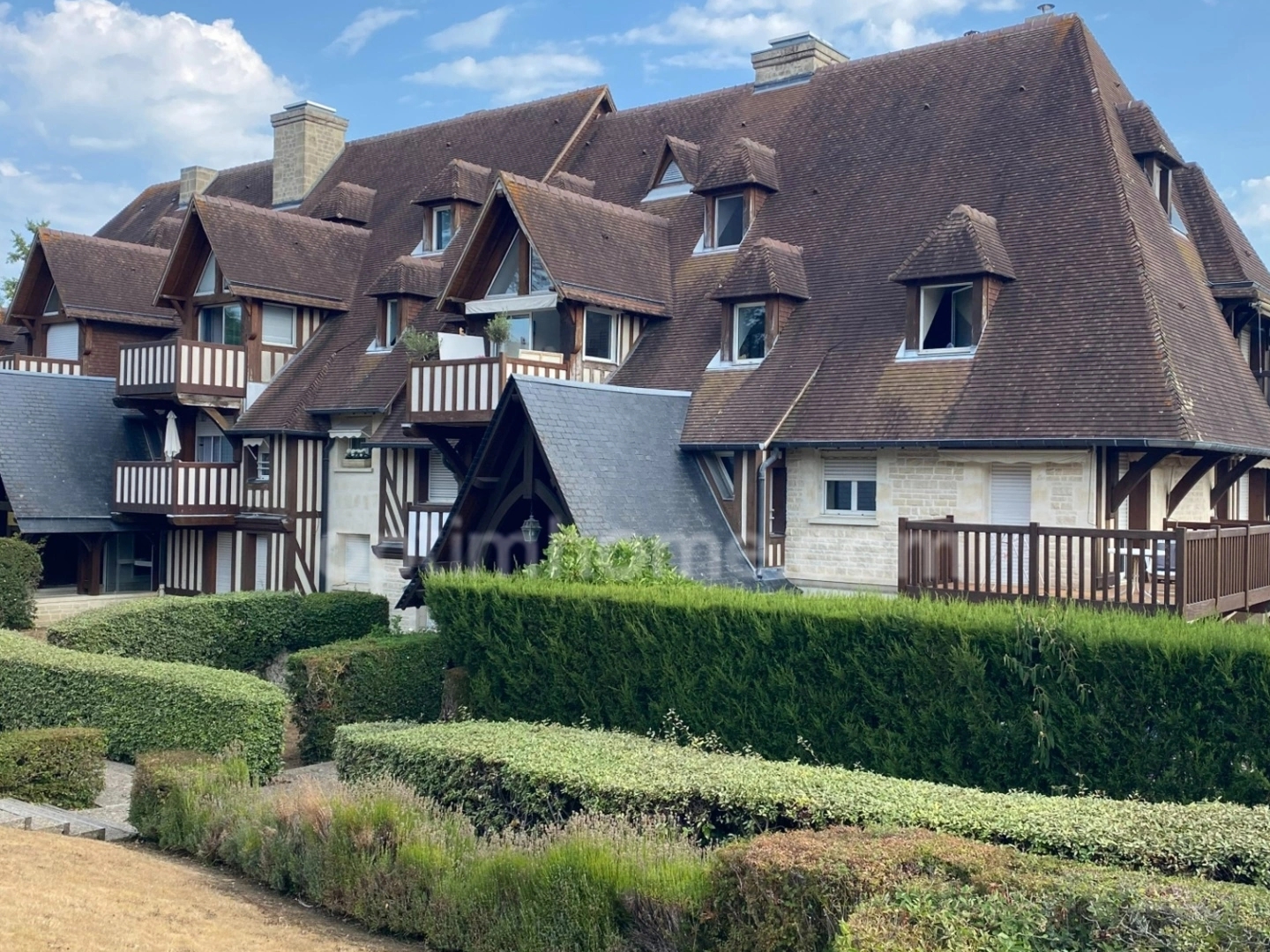 Superbe duplex rénové avec balcon plein Sud, piscine & tennis- DEAUVILLE