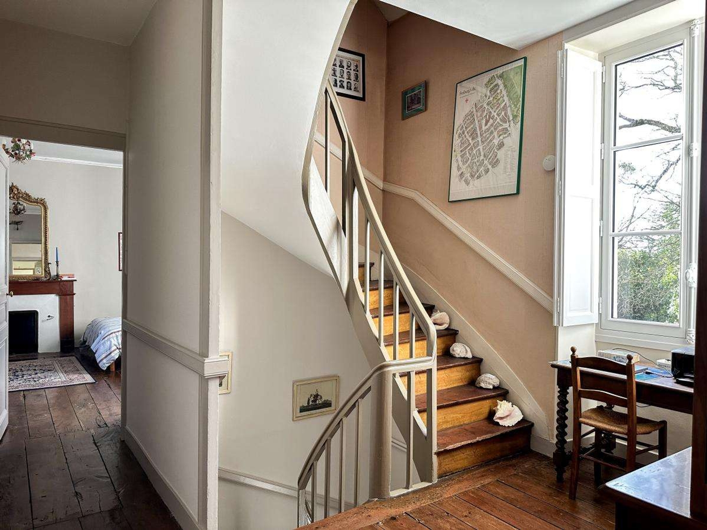 Maison 10 pièces 273 m²