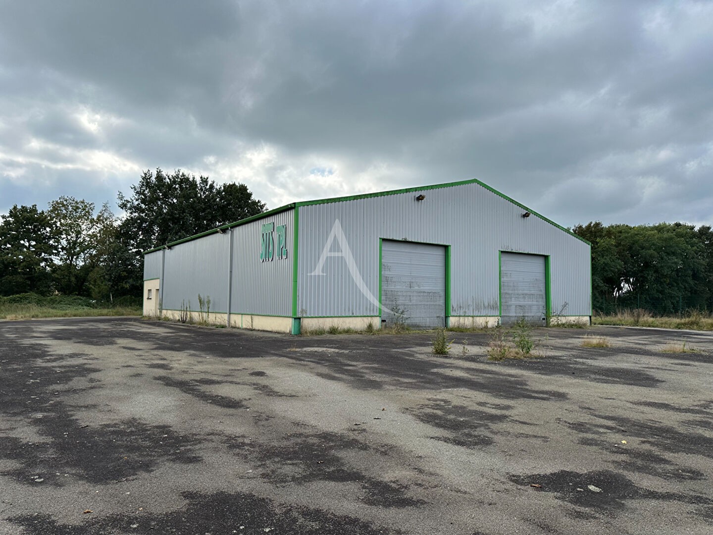 Immeuble commercial 500 m²