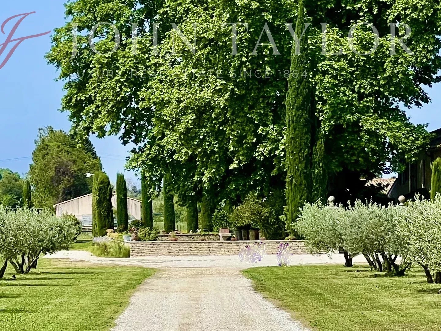 Un mas d'exception aux portes du Luberon.
