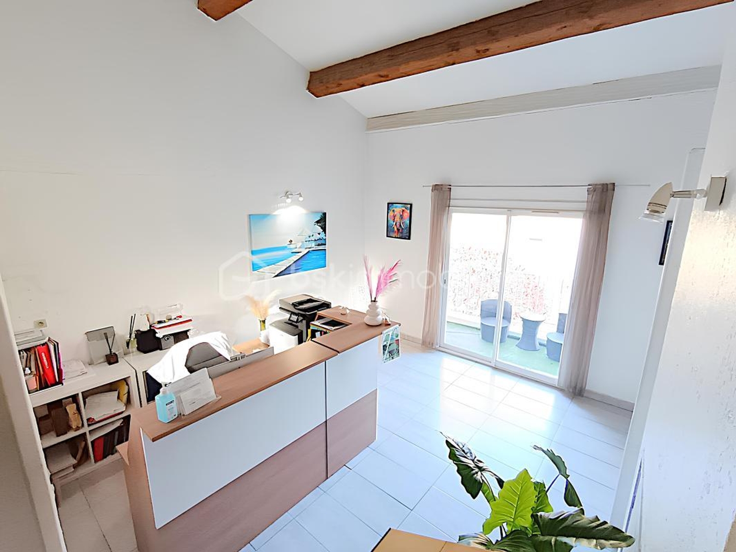 INVESTISSEMENT LOCATIF - CABINET MÉDICAL / BUREAUX DE 50 m² - RENTABILITÉ BRUTE PRÉVISIONNELLE PROCHE DE 8 % - 2 PARKINGS PRIVATIFS - LA SEYNE-SUR-MER - 189 000 €