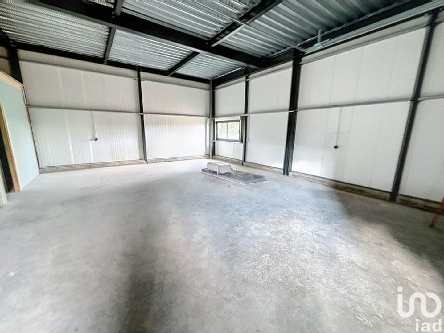 Immeuble commercial 77 m²