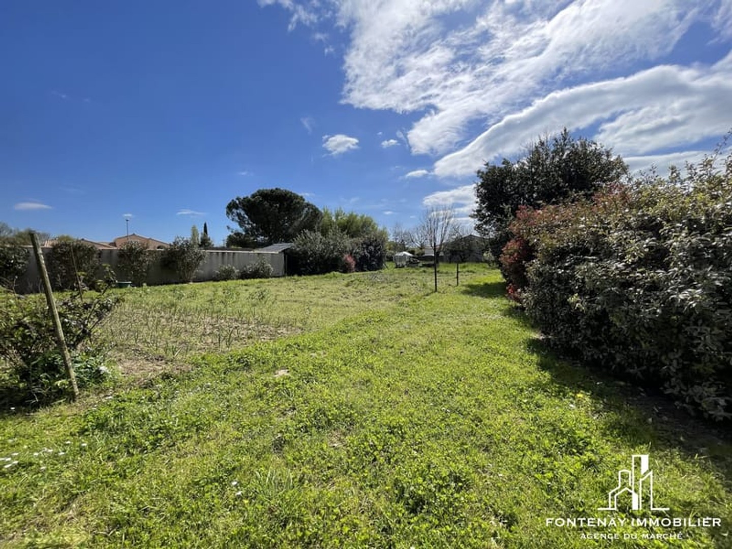 Terrain à vendre - 1700m2 - Fontenay-Le-Comte (85200)