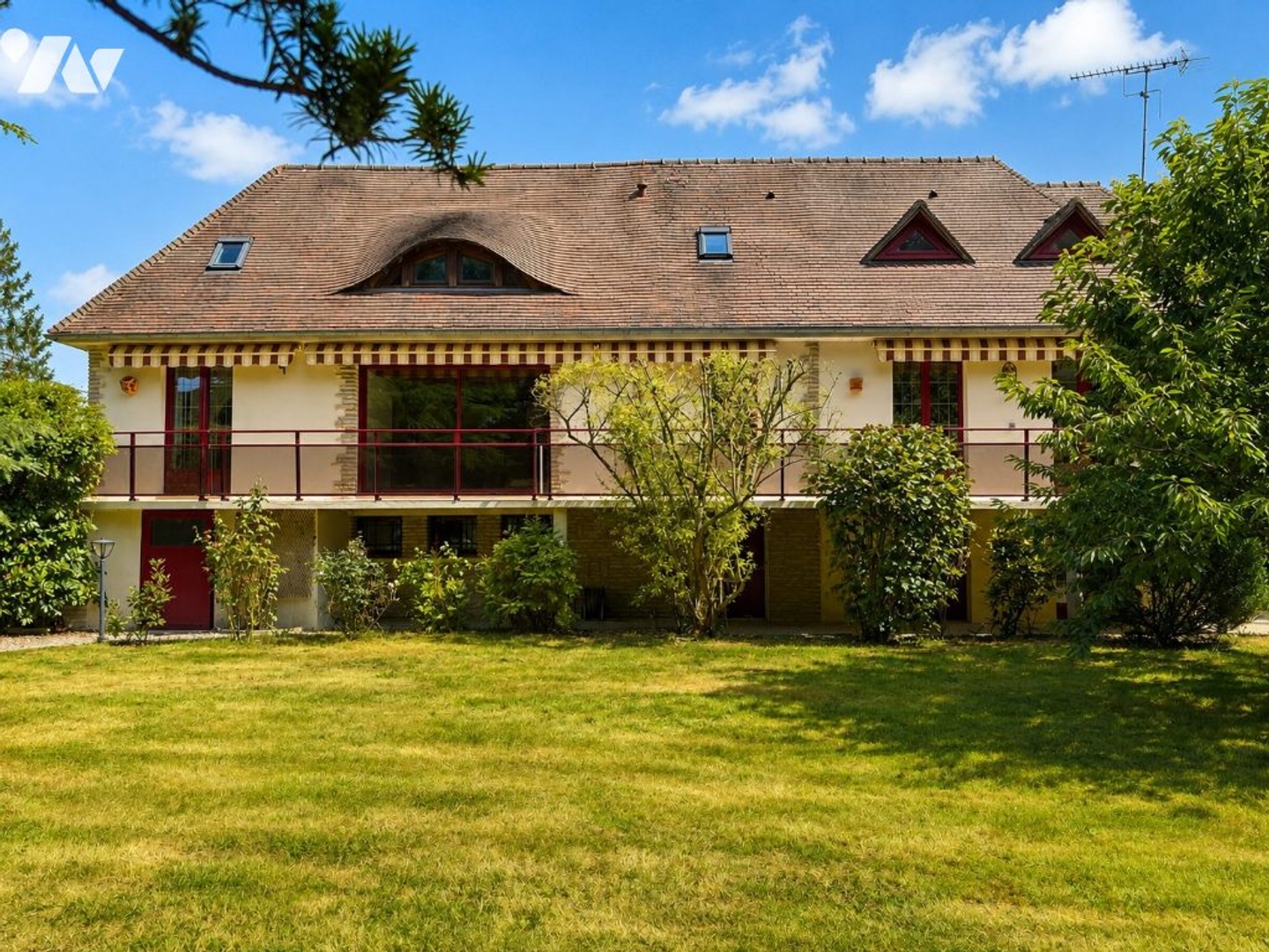 Maison 10 pièces 234 m²