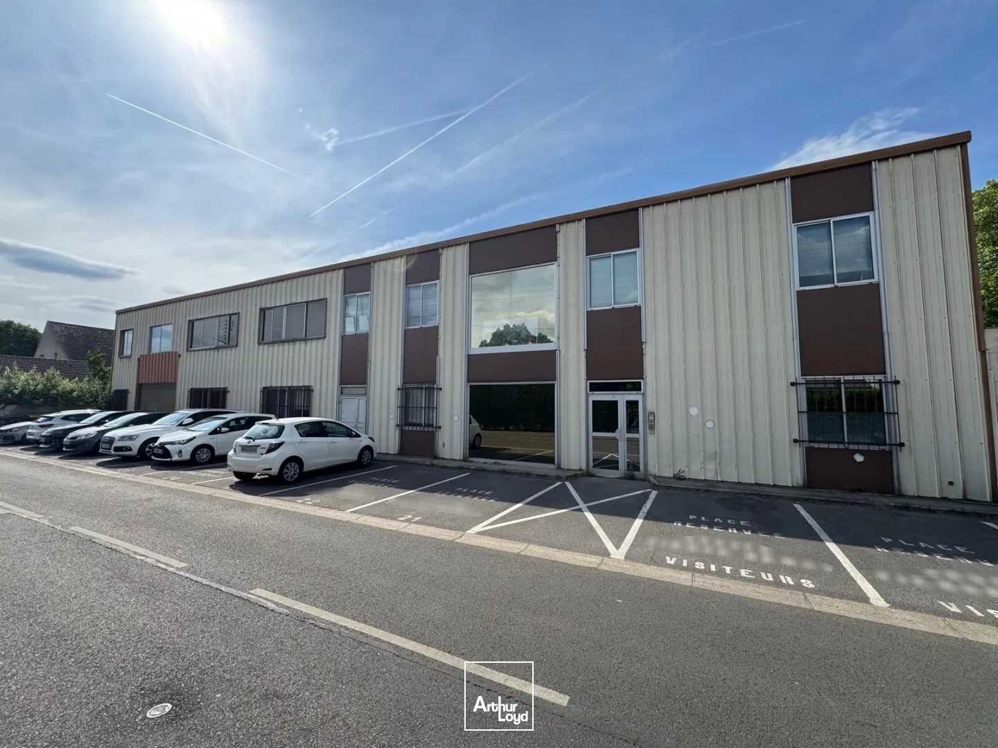 Locaux d'activité à vendre à Éragny avec accès direct aux axes A15 et N184