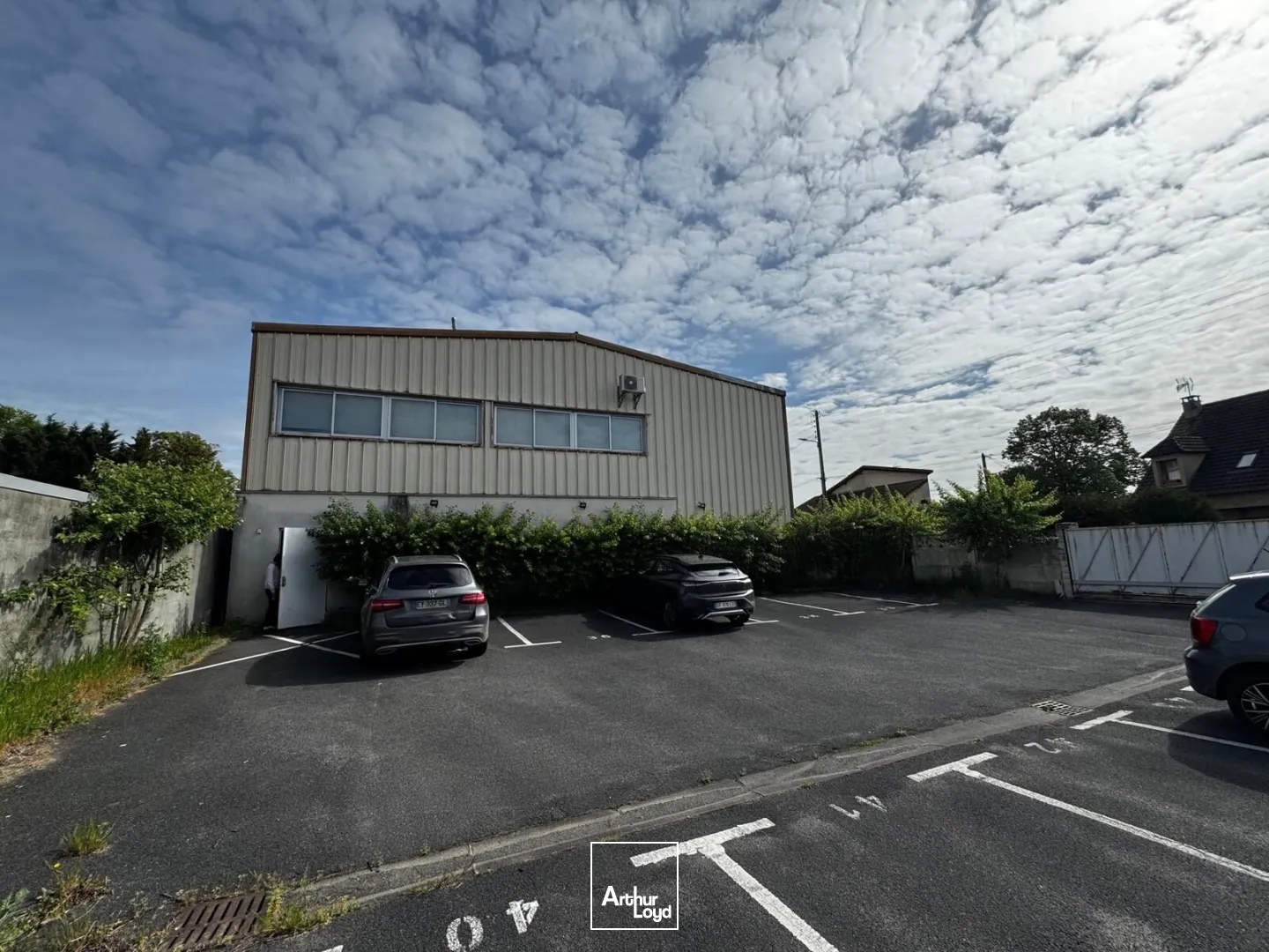 Locaux à vendre - 990m2 - Éragny (95610)