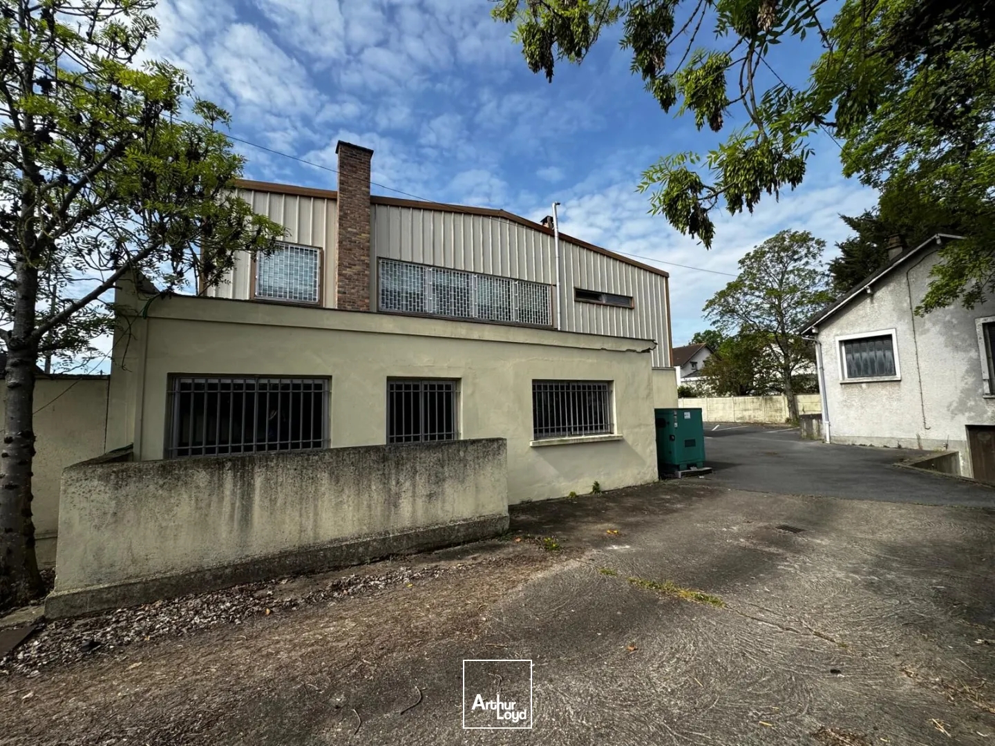 Locaux à vendre - 990m2 - Éragny (95610)