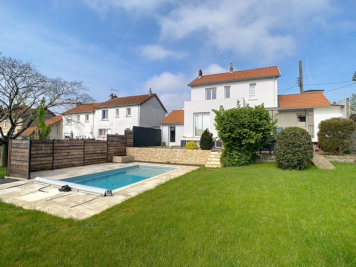 Maison rénovée avec piscine
