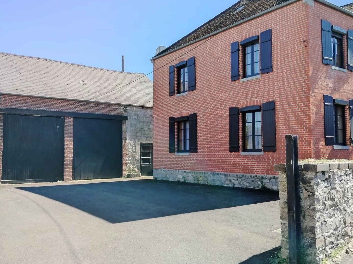 Maison familiale avec dépendances