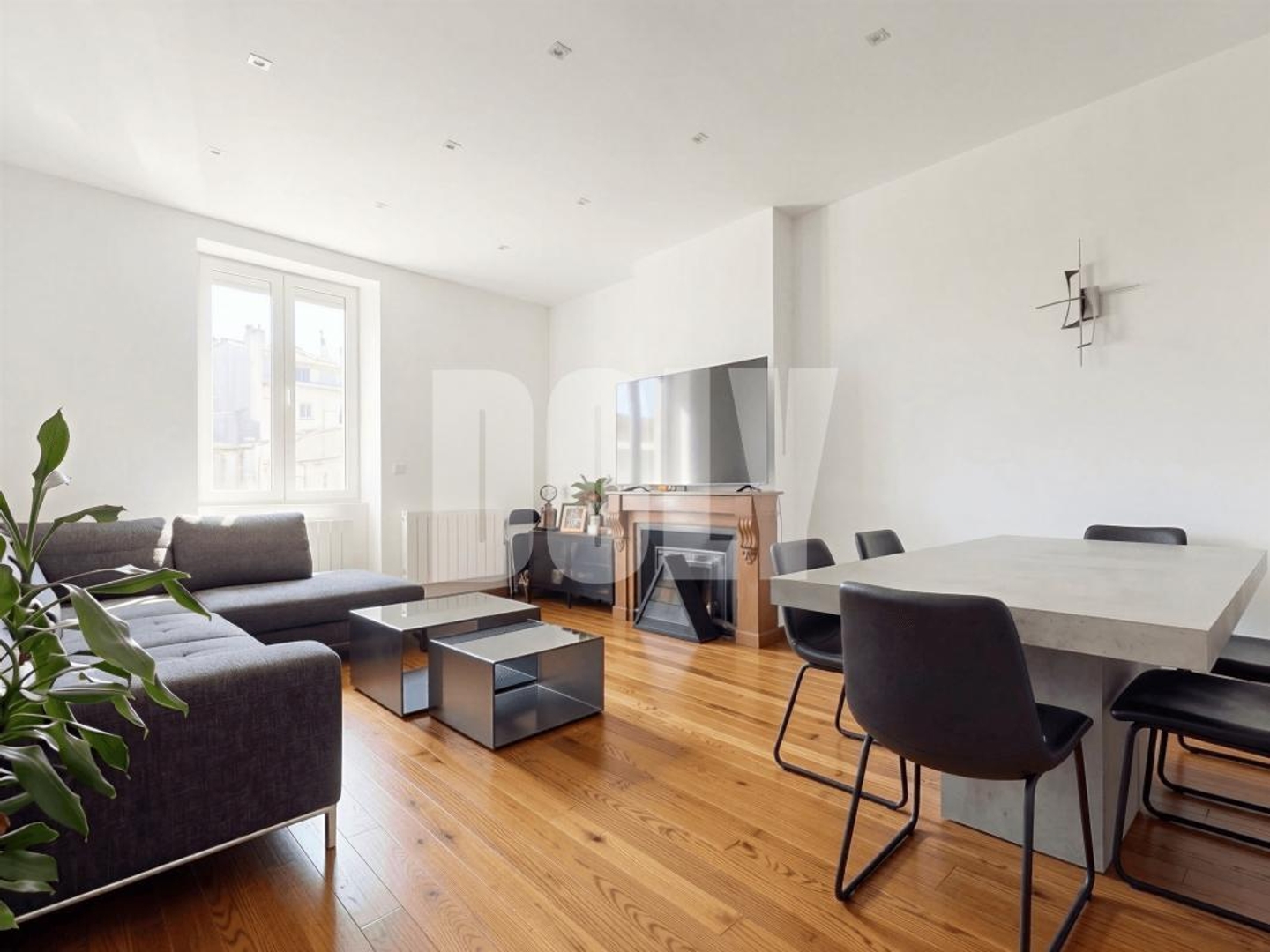 Appartement à vendre - 2 pièces - 55m2 - Paris 18e (75018)