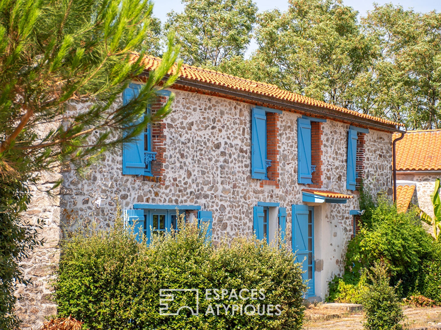 Maison à vendre - 10 pièces - 245m2 - Beaulieu-Sous-La-... (85190)
