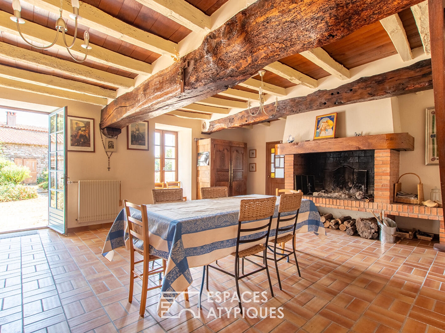 Maison à vendre - 10 pièces - 245m2 - Beaulieu-Sous-La-... (85190)