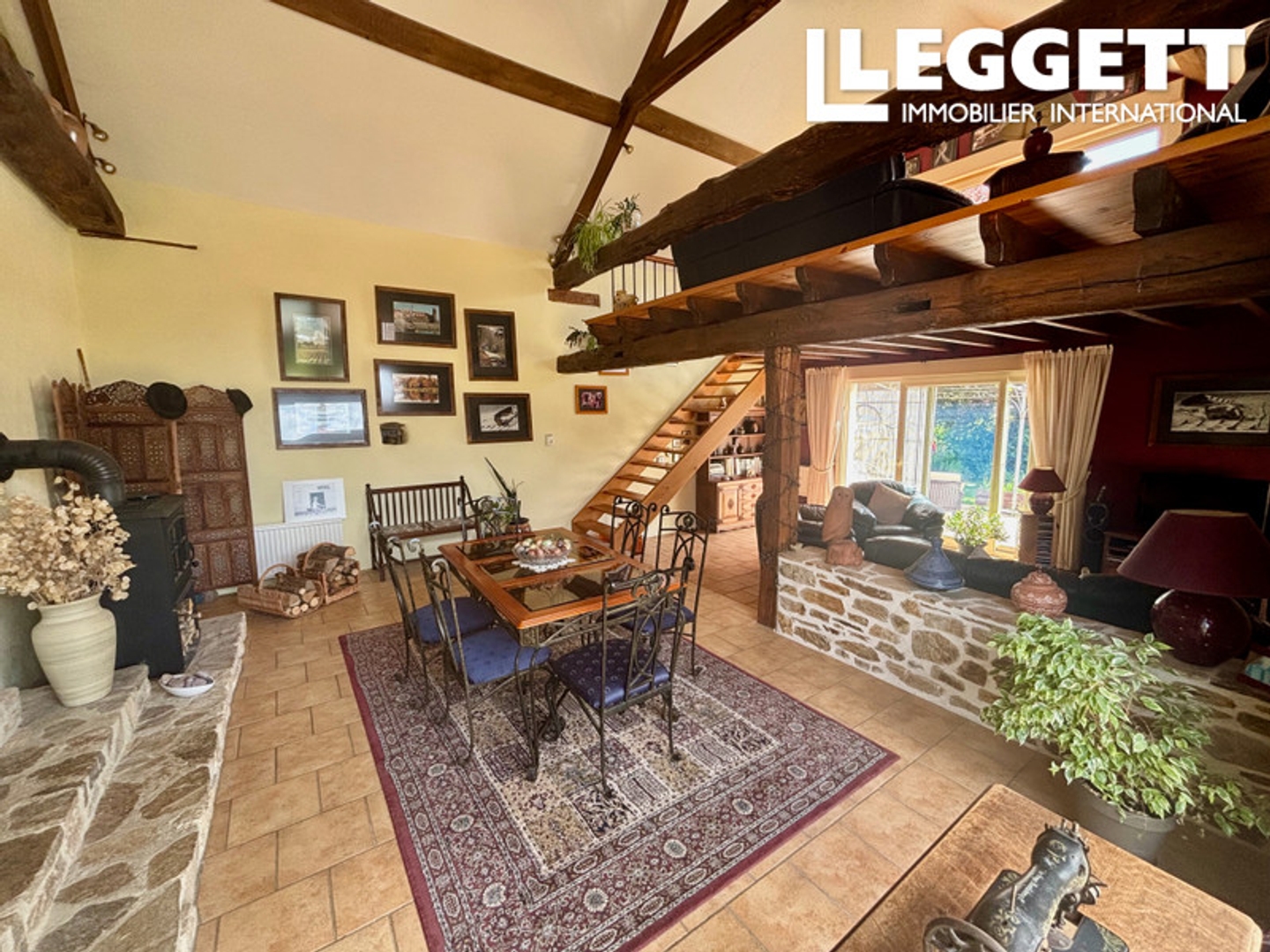 Maison à vendre - 7 pièces - 164m2 - Jumilhac-Le-Grand (24630)