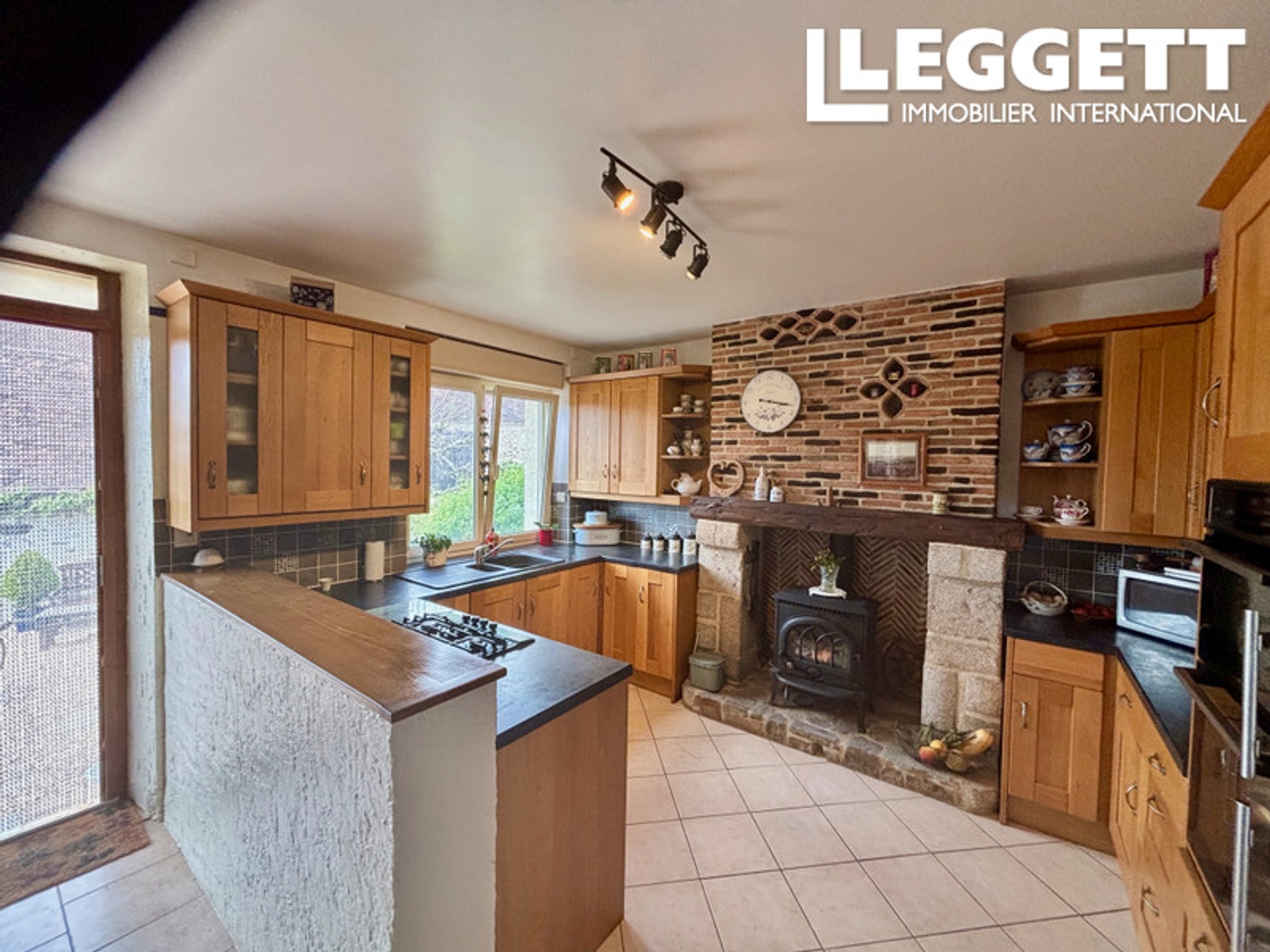 Maison à vendre - 7 pièces - 164m2 - Jumilhac-Le-Grand (24630)