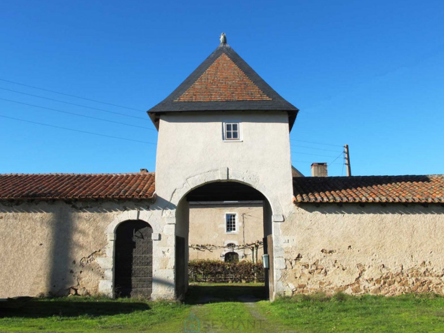 Maison à vendre - 7 pièces - 465m2 - L'isle-Jourdain (86150)