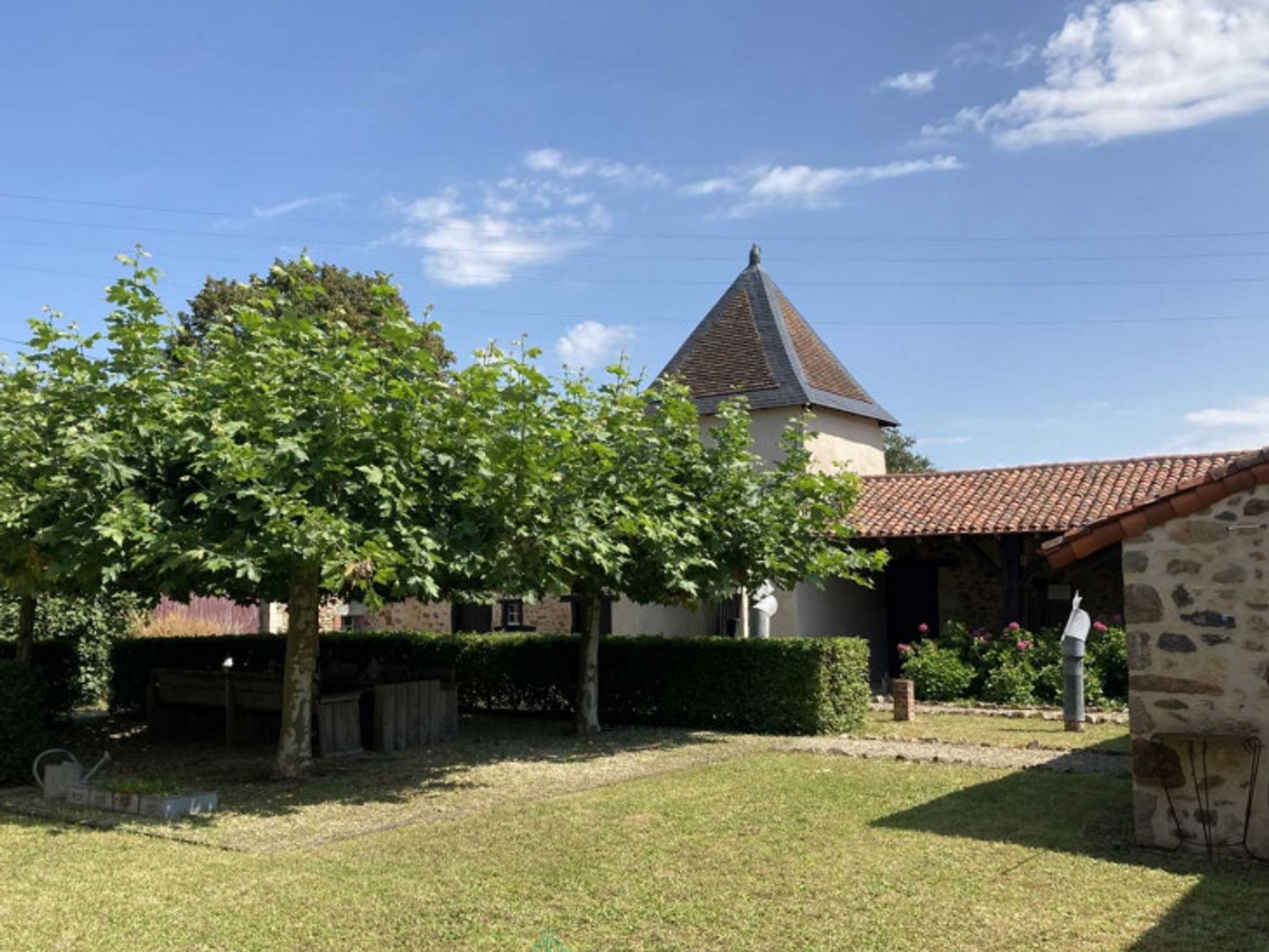 Maison à vendre - 7 pièces - 465m2 - L'isle-Jourdain (86150)