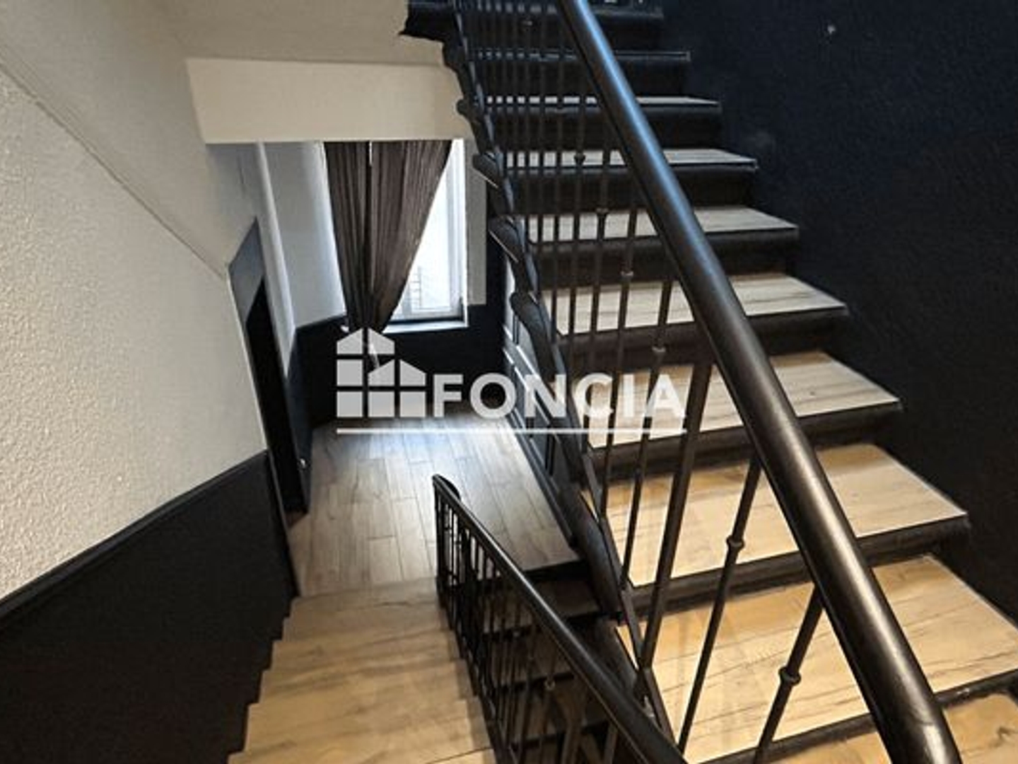 Immeuble à vendre - 392m2 - Saint-Étienne (42000)