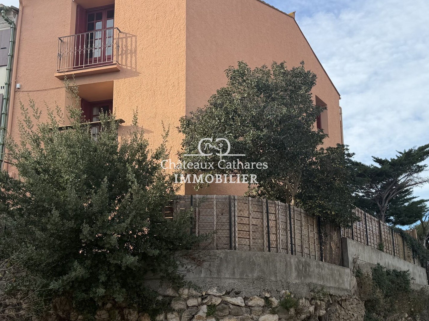Montner (66720)- Maison de village rénovée R+2 avec grande ter