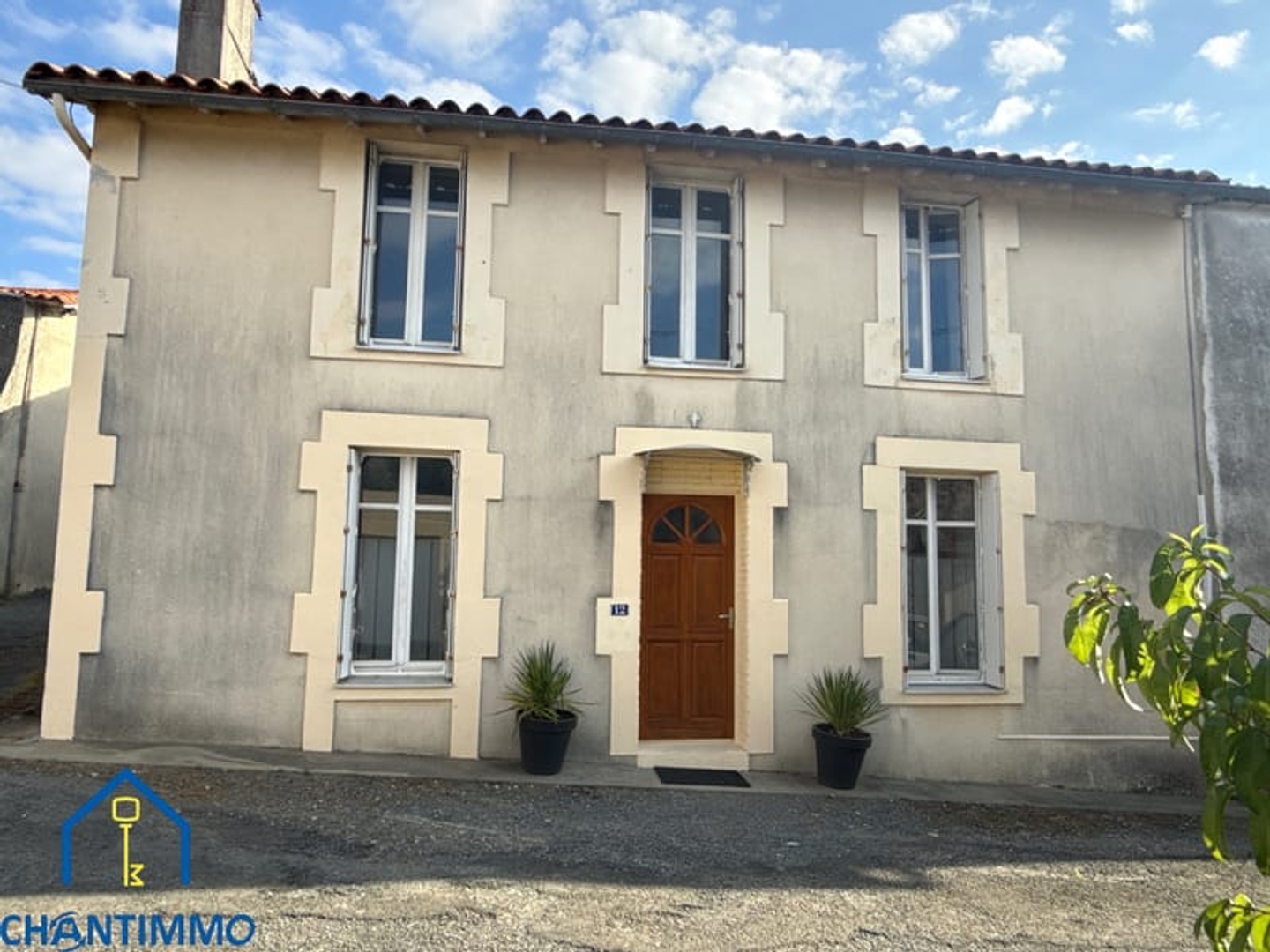 Maison en pierres rénovée avec beaucoup de charme et fonctio