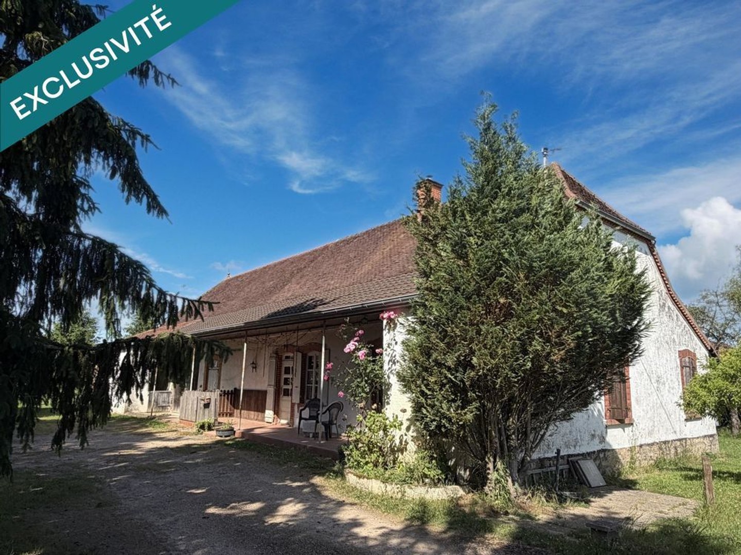 Ferme Bressane à rénover avec dépendances sur grand terrain