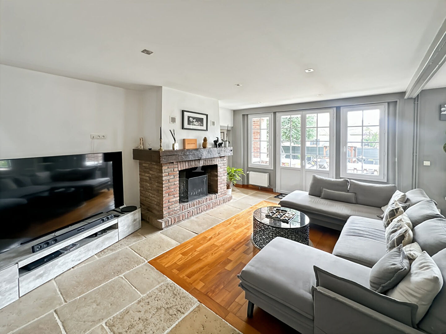 Maison à vendre - 5 pièces - 211m2 - Étrépagny (27150)