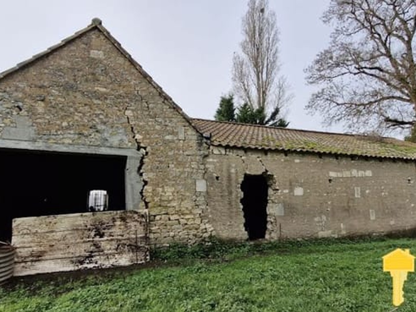 Maison à vendre - 1 pièce - 200m2 - Chenac-Saint-Seur... (17120)