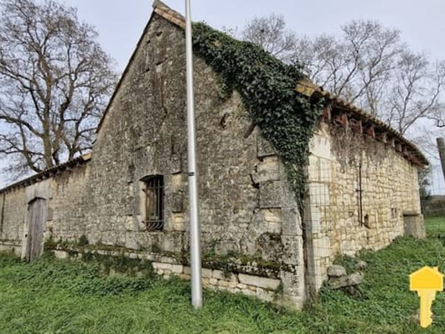 Maison à vendre - 1 pièce - 200m2 - Chenac-Saint-Seur... (17120)