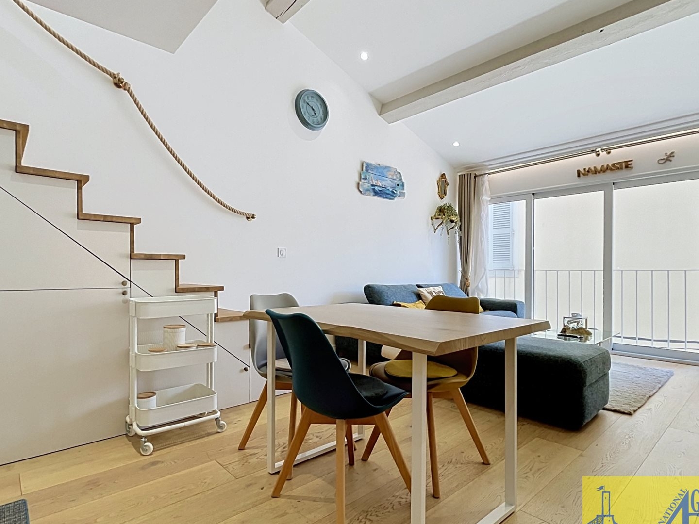 Élégant duplex en mezzanine dans le Vieil Antibes
