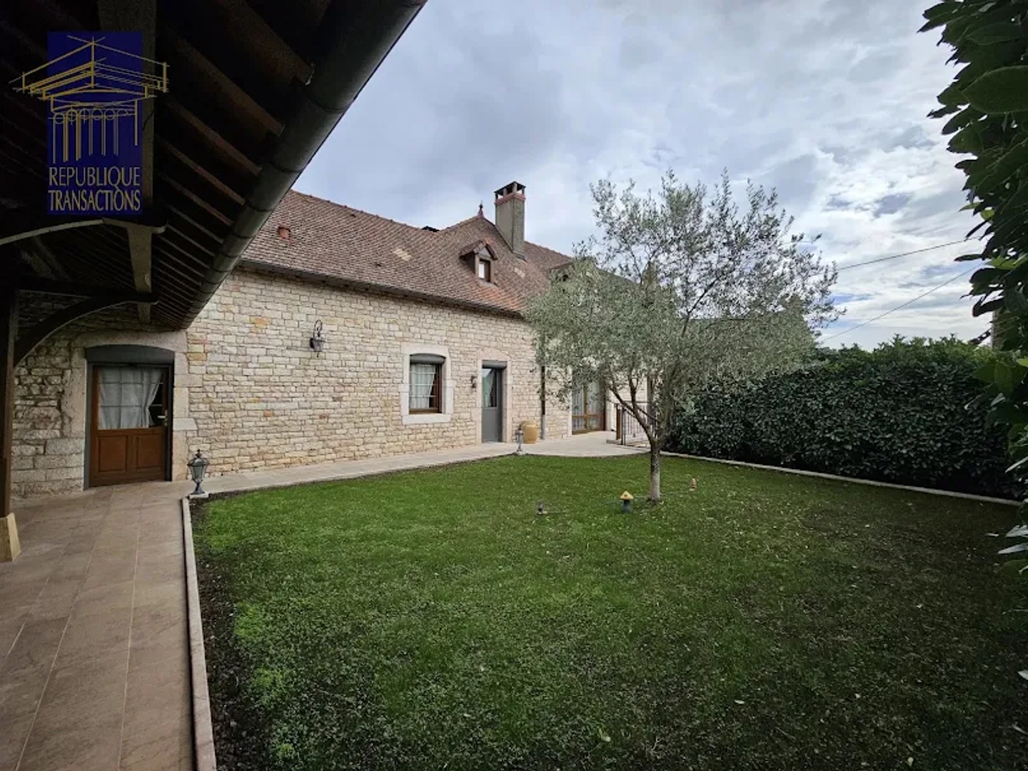 Maison 8 pièces 248 m²