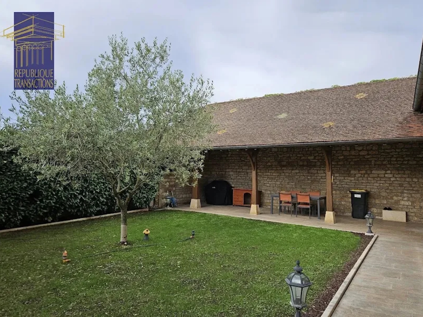 Maison à vendre - 8 pièces - 248m2 - Beaune (21200)